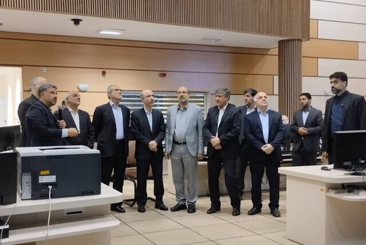 رئیس‌جمهور صبح امروز برای کسب اطلاع از آخرین وضعیت پایداری شبکه برق کشور از دیسپاچینگ ملی صنعت برق بازدید کرد.