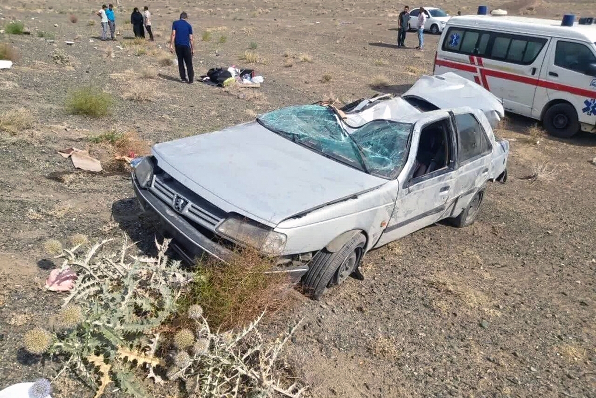 ۳ بازیکن تیم فوتبال بیهق سبزوار که عازم مسابقات فوتبال در اسفراین بودند، در حادثه رانندگی جان باختند.