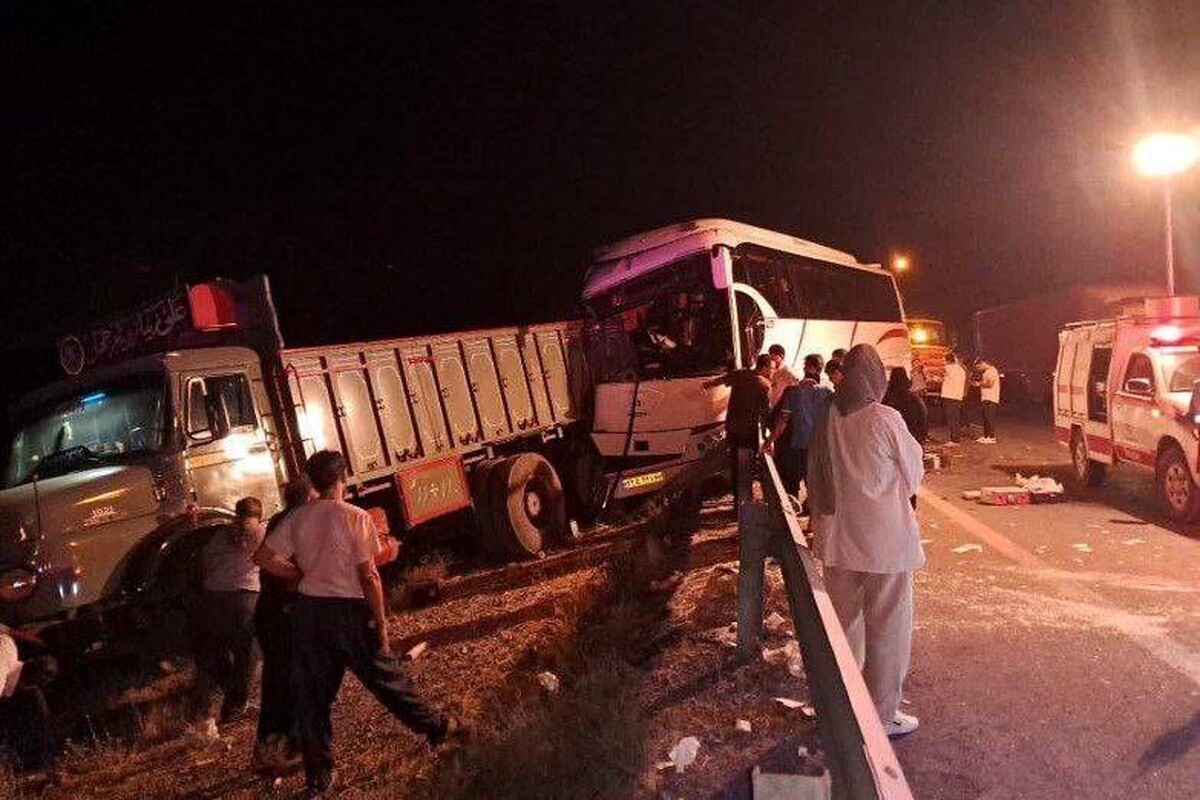 مدیرعامل هلال‌احمر خراسان‌رضوی به تشریح جزئیات سانحه تصادف اتوبوس با کامیون با ۲۸ مصدوم در محور مشهد-ملک‌آباد پرداخت.
