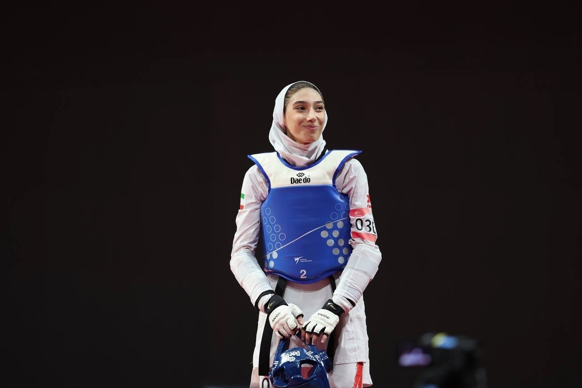 رئیس دانشگاه علوم پزشکی تهران گفت: پذیرش مبینا نعمت‌زاده در این دانشگاه طبق ضابطه خواهد بود بنابراین پذیرش او بدون کنکور در رشته پزشکی تکذیب می‌شود.