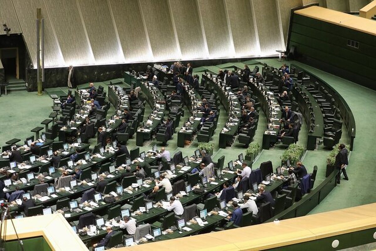 سخنگوی هیات رئیسه مجلس ضمن تشریح روند بررسی صلاحیت وزرای پیشنهادی در جلسات علنی مجلس گفت که بررسی صلاحیت وزرای پیشنهادی دولت چهاردهم از فردا (۲۷ مرداد) در مجلس و با حضور مسعود پزشکیان رئیس‌جمهور آغاز می‌شود.