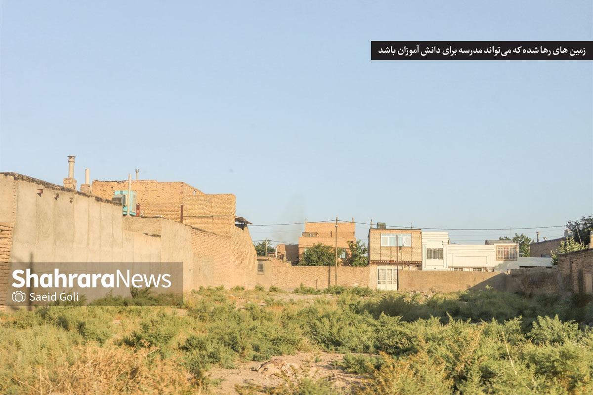اولیای دانش آموزان ناحیه منفصل توس از کمبود‌ مدرسه و معلم یا کیفیت بد آموزشی محل زندگی‌شان می‌گویند.