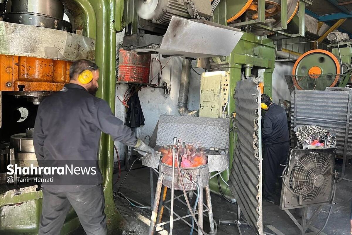 رئیس کمیسیون واردات اتاق بازرگانی خراسان‌رضوی گفت: بزرگ‌ترین معضل در حوزه واردات، اعمال قوانین خلق‌الساعه در این حوزه است. قوانین خلق‌الساعه فعالان اقتصادی و بخش خصوصی را اذیت می‌کند.