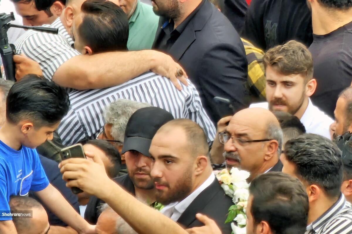 کشتی گیر سنگین وزن کشورمان در میان استقبال آملی‌ها به شهر خودش برگشت.
