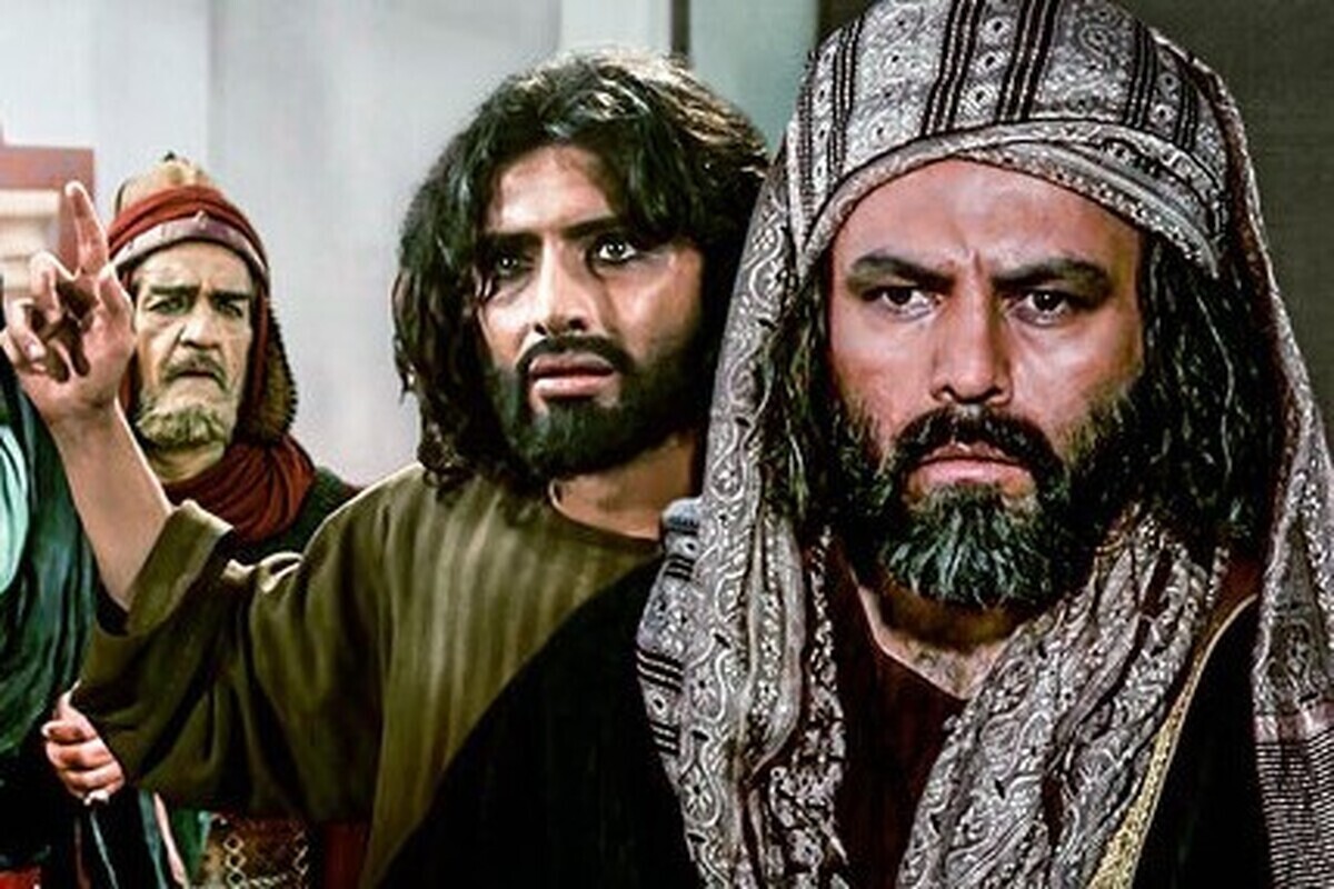 سلمان اسحاقی، نماینده مجلس شورای اسلامی در جلسه بررسی برنامه‌های وزیر پیشنهادی دادگستری گفت: فیلم مختار را هر سال برای مسئولین پخش می‌کنند.