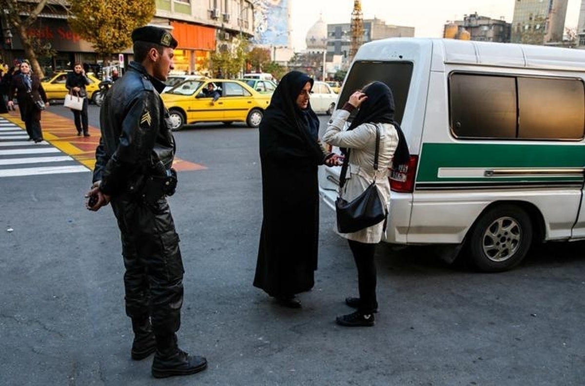جانشین فرمانده کل انتظامی کشور درباره اجرای طرح نور گفت: قانون ملاک کار ماست و با تغییر دولت‌ها خللی در اجرای این طرح به وجود نمی آید، برخورد با جرم مشهود از وظایف ذاتی انتظامی است، ما اسیر امواج نخواهیم شد، ما در حوزه عفاف و حجاب وظیفه قانونی و تکلیف شرعی داریم، لازم است شورای تأمین هم در راستای حمایت از این طرح گام بردارد، بنابراین طرح نور تعطیل‌بردار نیست.