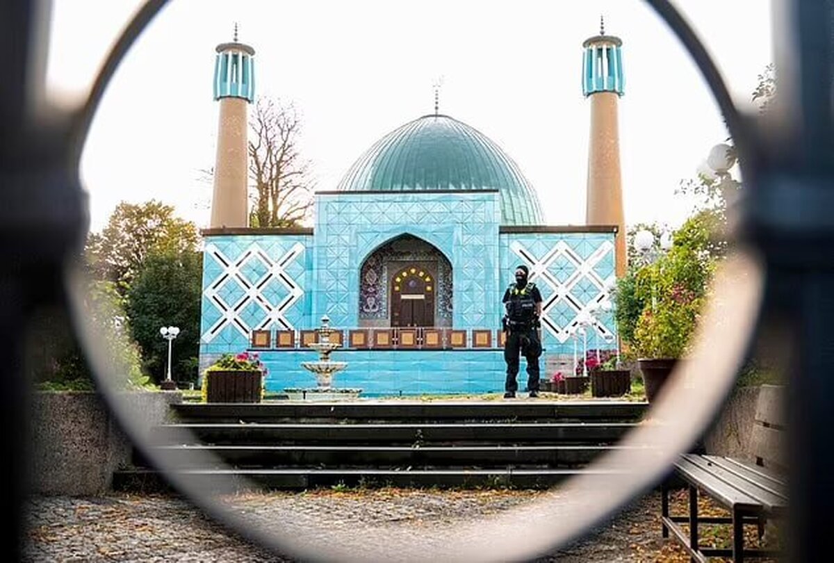 وزارت کشور آلمان با مطرح کردن ادعا‌هایی علیه فعالیت‌های مرکز اسلامی هامبورگ، این سازمان و نهاد‌های زیرشاخه آن را تعطیل کرد.