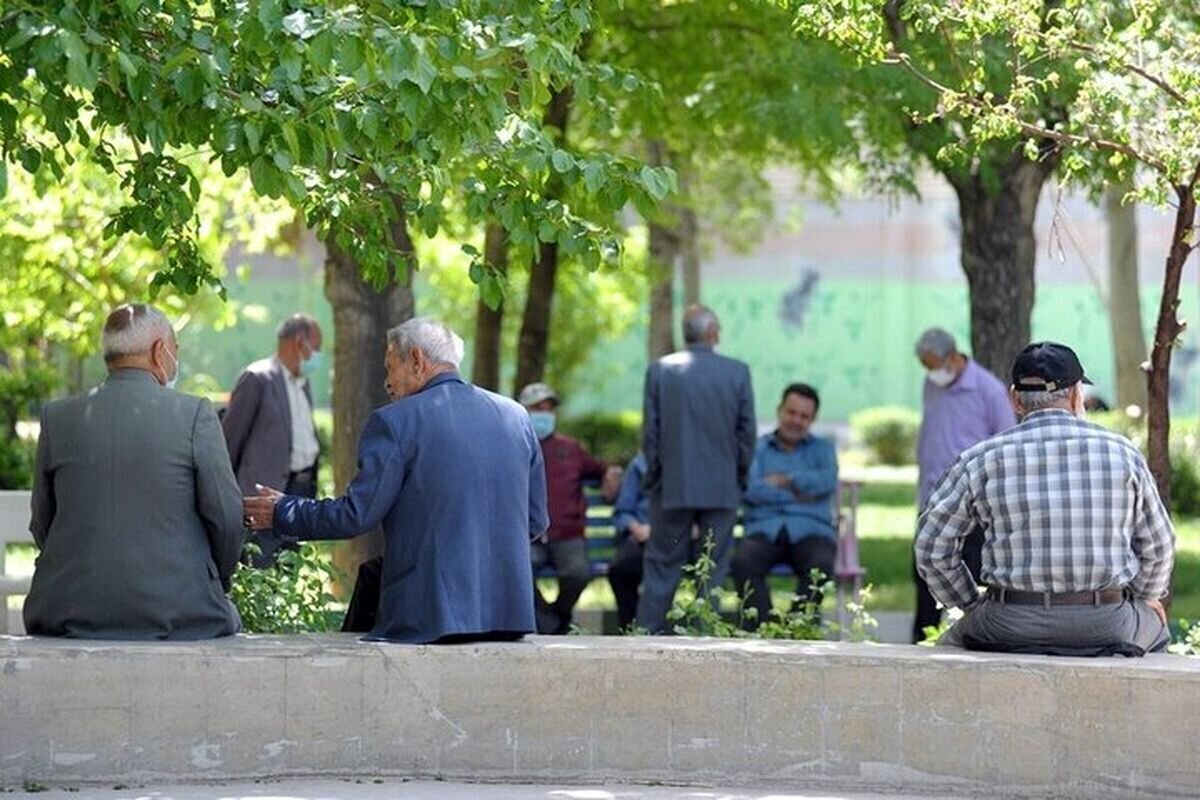 وزیر کار درباره زمان صدور احکام همسان‌سازی حقوق بازنشستگان گفت: تلاش می‌کنیم بتوانیم این کار را بکنیم و این موضوع در این ماه انجام شود. حالا اگر این ماه نشد امیدواریم دولت آینده بتواند این اقدامات را انجام دهد.