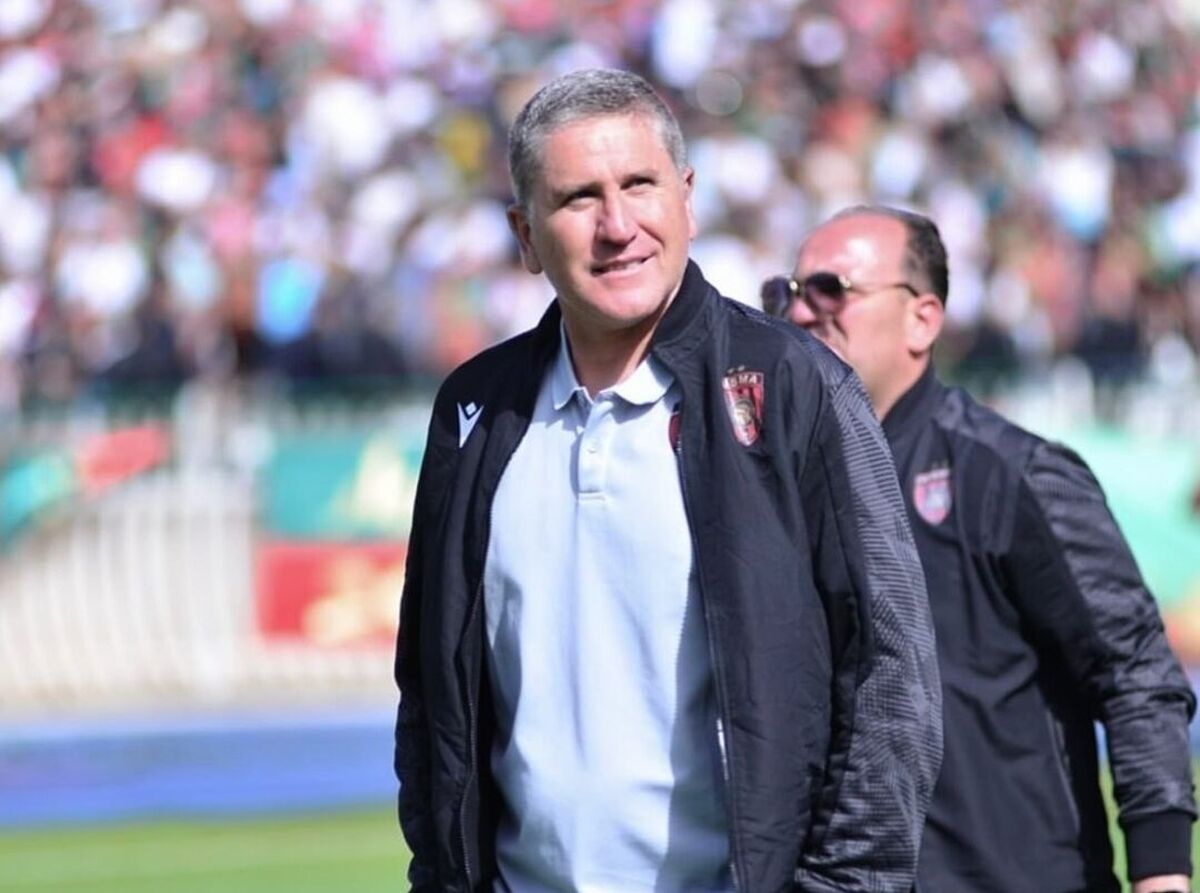 سرمربی پرسپولیس همچنان به مهاجم خارجی فکر می‌کند.