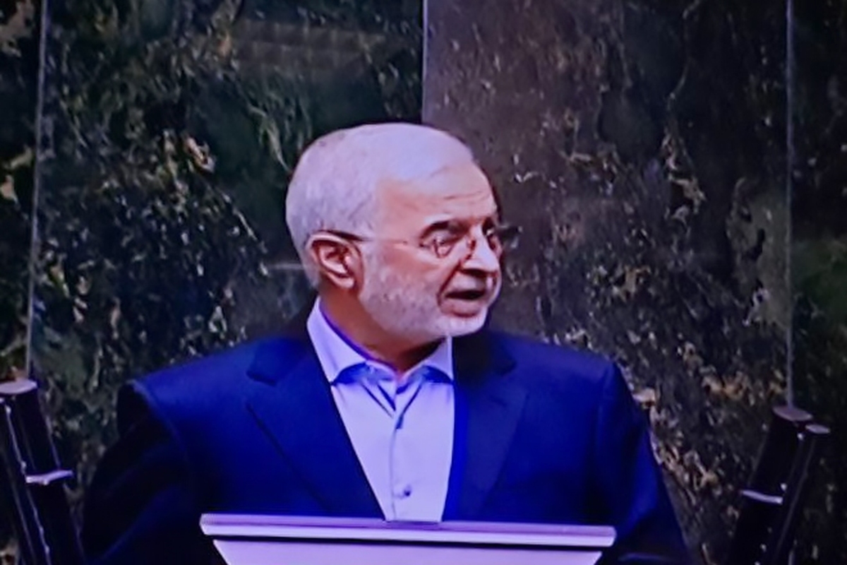 اسکندر مومنی در صحن علنی مجلس اظهارداشت: ساماندهی و جلوگیری از ورود غیرقانونی اتباع و انسداد مرز‌ها از اولویت‌های کاری بنده خواهد بود.