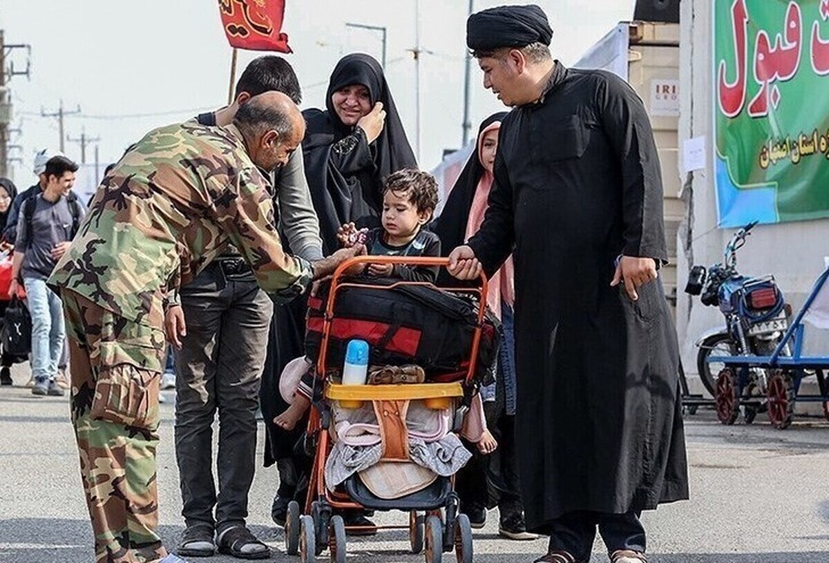 مدیر سلامت محیط و کار دانشگاه علوم پزشکی مشهد با اشاره به اینکه والدین باید قبل از رفتن به سفر اربعین، از سلامت کامل کودکان خود اطمینان یابند، بر رعایت توصیه‌های بهداشتی به منظور جلوگیری از ابتلا به بیماری‌های عفونی و تنفسی و پرهیز از گرمازدگی تأکید کرد.