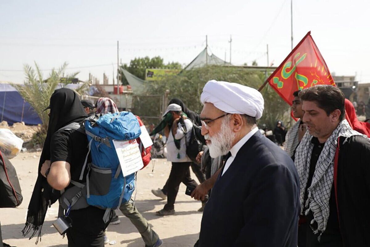 تولیت آستان قدس رضوی ضمن حضور در پیاده روی اربعین حسینی، با همراهی خدام بارگاه منور رضوی از مواکب عراقی تجلیل کرد. آستان قدس رضوی برای چهارمین سال در ایام اربعین حسینی از ۴۵۰ موکب عراقی با حضور خدام بارگاه منور رضوی و اهدای هدایای متبرک تقدیر می‌نماید.