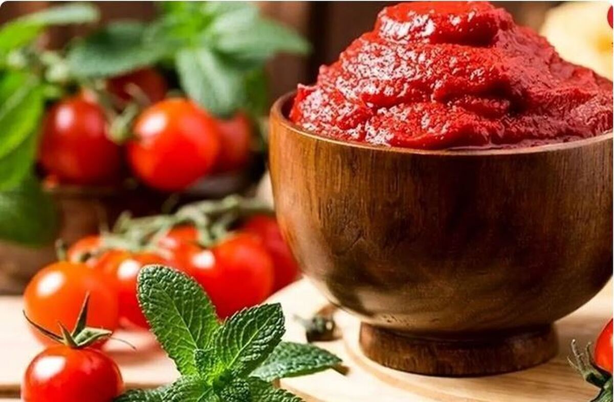 بسیاری از خانواده‌ها به جای رب‌های صنعتی، رب خانگی مصرف می‌کنند و باید برای نگهداری طولانی مدت و جلوگیری از کپک زدن آن از روش‌های صحیح فریز کردن رب استفاده کنند.
