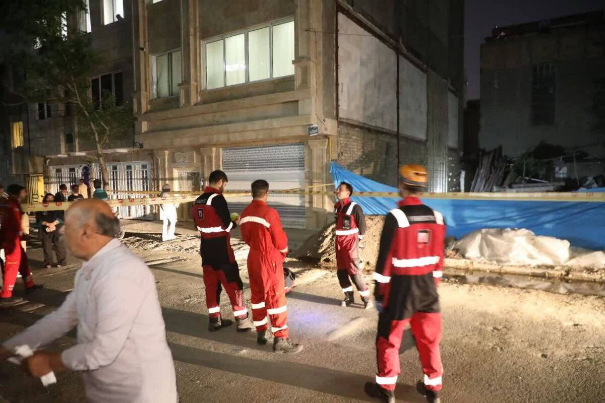 عملیات گودبرداری غیر اصولی در بلوار عبدالمطلب منجر به ریزش ساختمان مجاور شد.