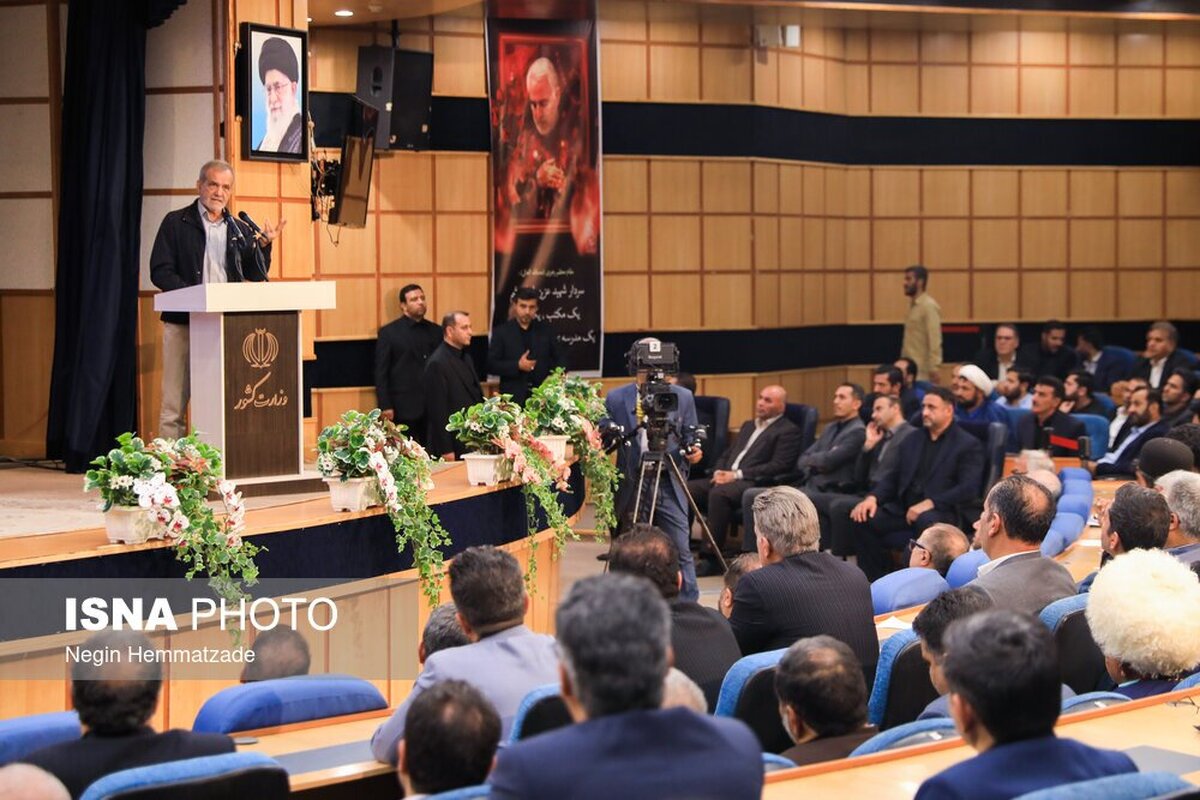 نایب رئیس شورای عالی استان‌ها گفت: در جلسه اعضای شورای عالی استان‌ها با رئیس‌جمهور منتخب «حضور رئیس شورای عالی استان‌ها در جلسات هیئت دولت»، «قانون مدیریت یکپارچه شهری»، «حق جلسات اعضای روستا‌ها» و «بیمه اعضای شورا‌های روستایی کشور» مطرح شد.