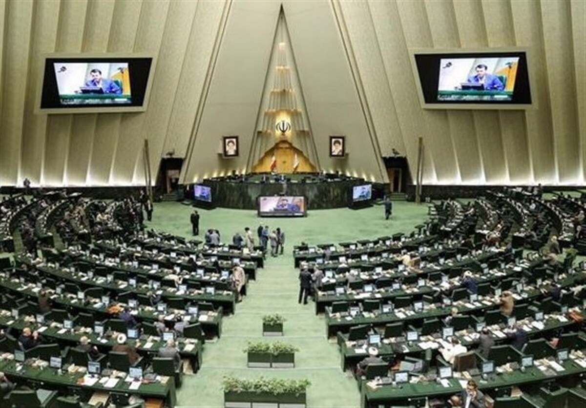 عضو هیئت‌رئیسه مجلس شورای اسلامی از عدم برگزاری جلسات علنی قوه مقننه در روز یکشنبه و سه‌شنبه خبر داد.