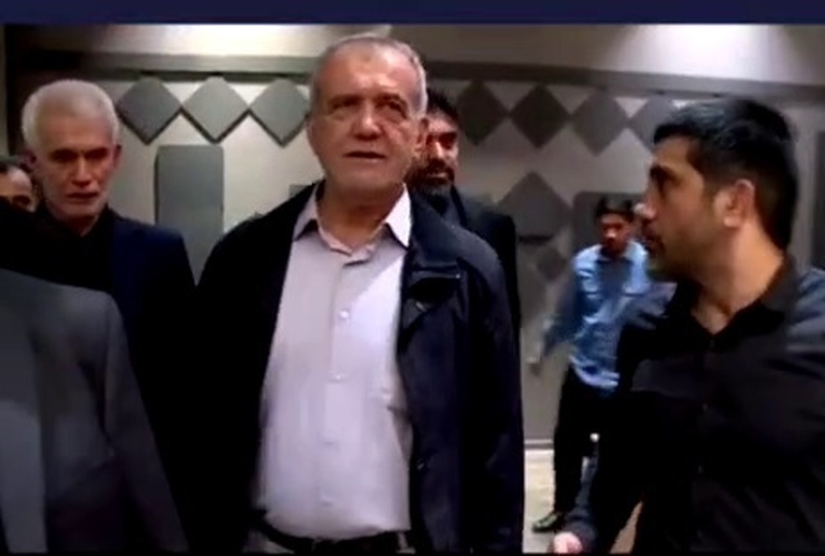 پزشکیان به علیرضا دبیر در خصوص مدیریت مصرف برق تذکر داد و گفت: چرا سرمایش اینجا بیهوده روشن است. علیرضا دبیر در جواب گفت: می‌دانستیم شما می‌آیید!