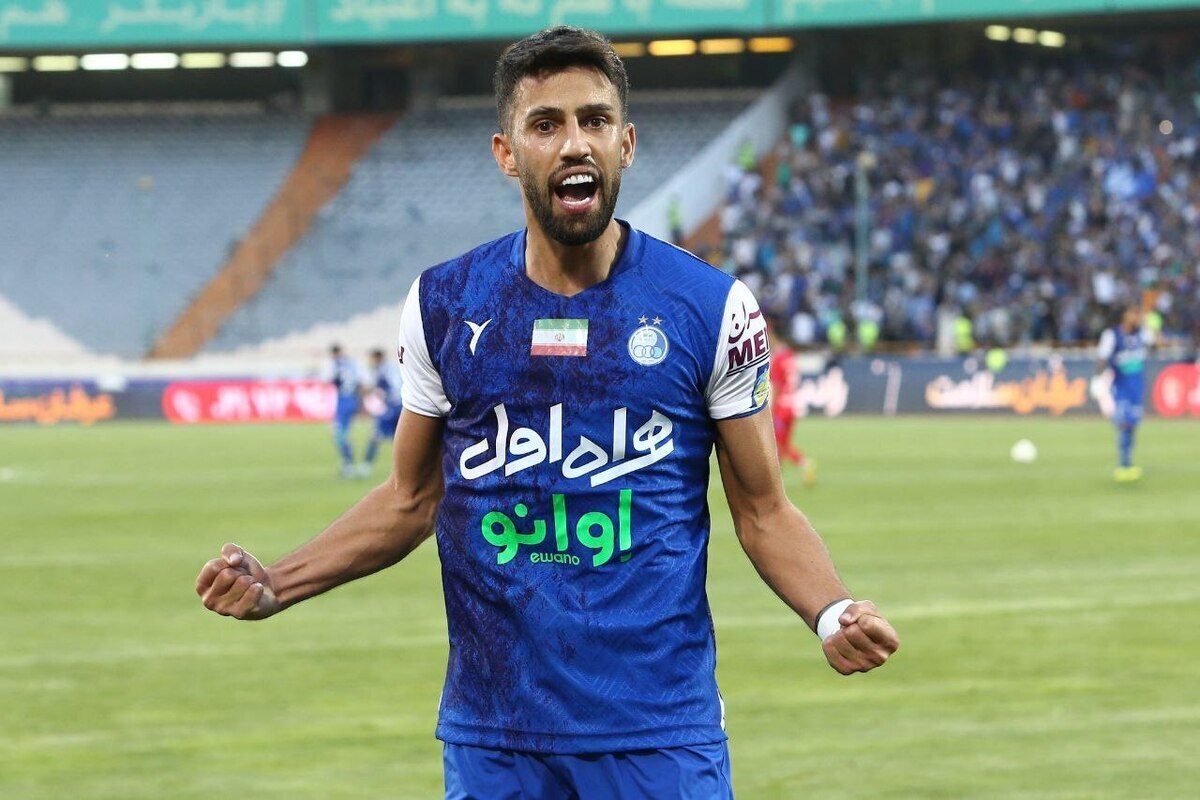 آرش رضاوند در اعتراض یک هوادار استقلالی نسبت به عملکرد خودش واکنشی جنجالی و بحث‌برانگیز داشته است.