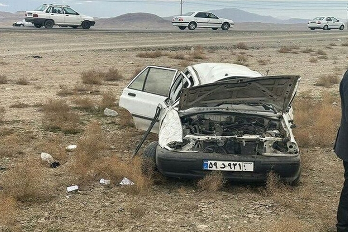 مسوول روابط عمومی مرکز اورژانس پیش بیمارستانی و مدیریت حوادث دانشگاه علوم پزشکی مشهد گفت: تصادف ۲ دستگاه خودروی سواری پراید عصر امروز شنبه در جاده قوچان به چناران، نرسیده به دوربرگردان هودانلو، هفت مصدوم بر جا گذاشت.