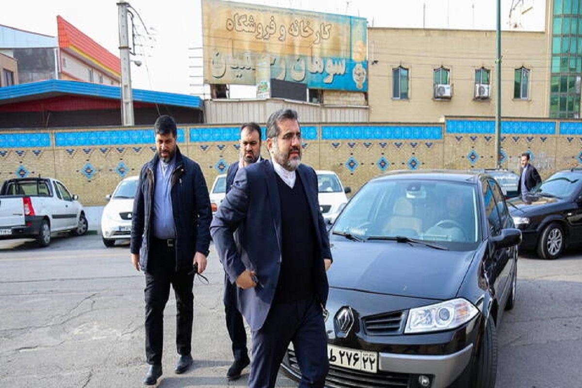 «محمد مهدی اسماعیلی» وزیر فرهنگ و ارشاد اسلامی در این باره گفت: فیلم‌هایی که بازیگر بی‌حجاب دارند، مجوز نمی‌گیرد؛ چه من باشم چه وزیر دیگری