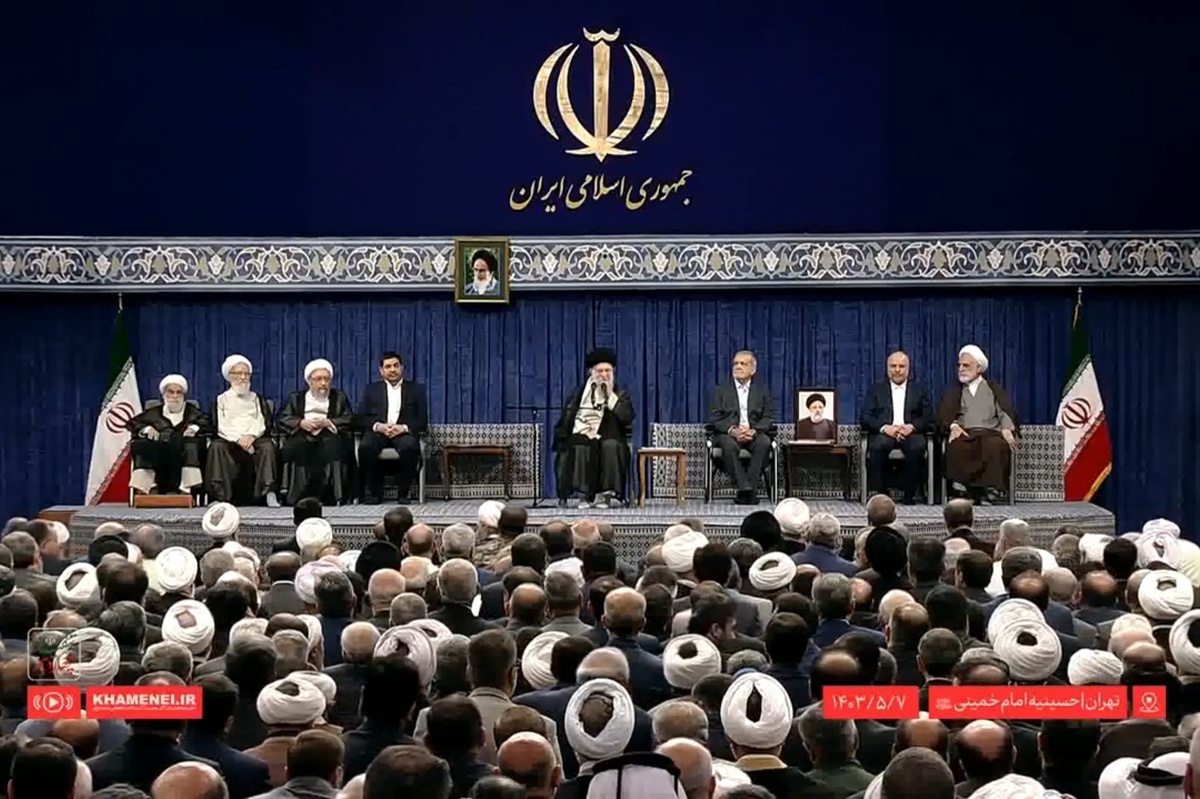 تنفیذ و اعطای حکم رئیس‌جمهور دولت چهاردهم، صبح روز یکشنبه (۷ مرداد ۱۴۰۳) در حسینیه امام‌خمینی(ره) توسط رهبر معظم انقلاب اسلامی انجام شد.