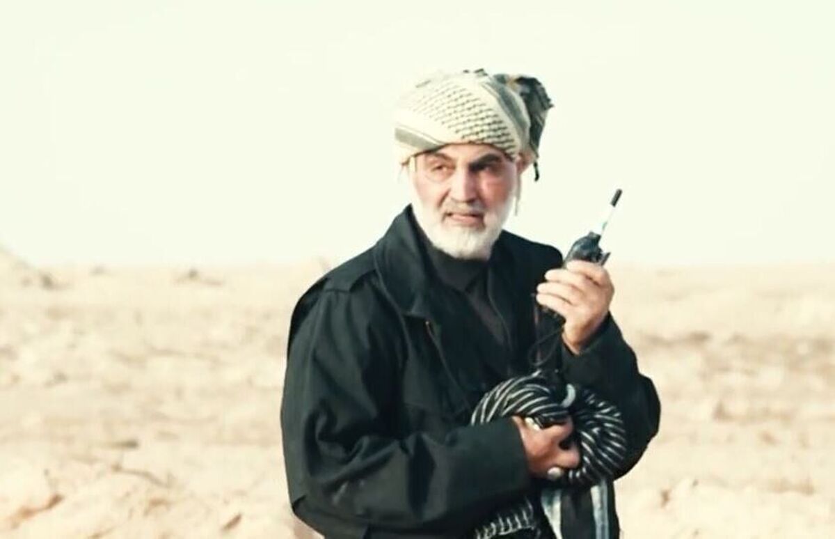 ویدئویی منتشر شده است که نشان می دهد سردار سپهبد شهید حاج قاسم سلیمانی در نزدیک ترین نقطه به خط مقدم مبارزه با داعش در میان رزمندگان حضور داشته است.