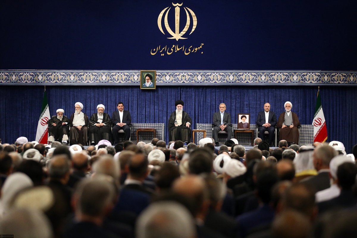مراسم تنفیذ و اعطای حکم چهاردهمین دوره‌ ریاست جمهوری اسلامی ایران و آغاز به‌کار رسمی مسعود پزشکیان آغاز شد.