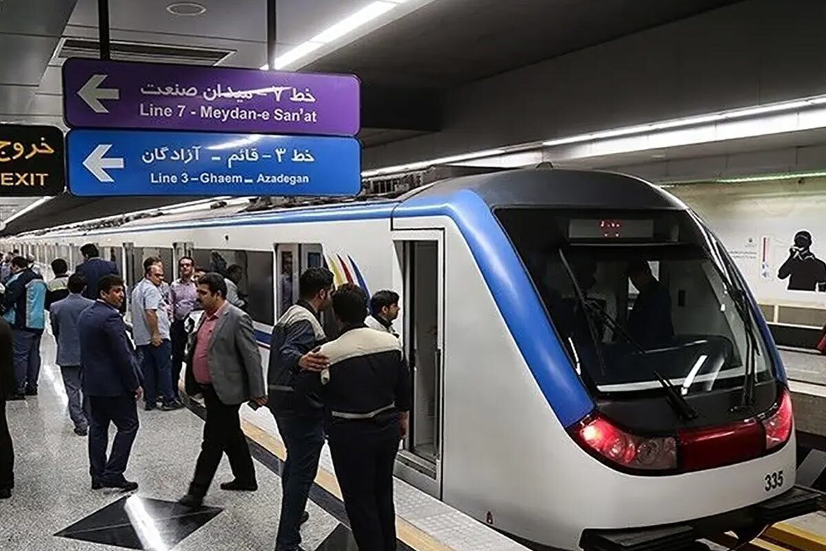 به دنبال انتشار اخباری مبنی بر کنترل رجیستری تلفن‌های همراه از سوی پلیس در ایستگاه‌های مترو، فرماندهی انتظامی تهران بزرگ با رد این موضوع از آغاز طرح مقابله موثر با سارقان موبایل توسط پلیس مترو خبر داد.