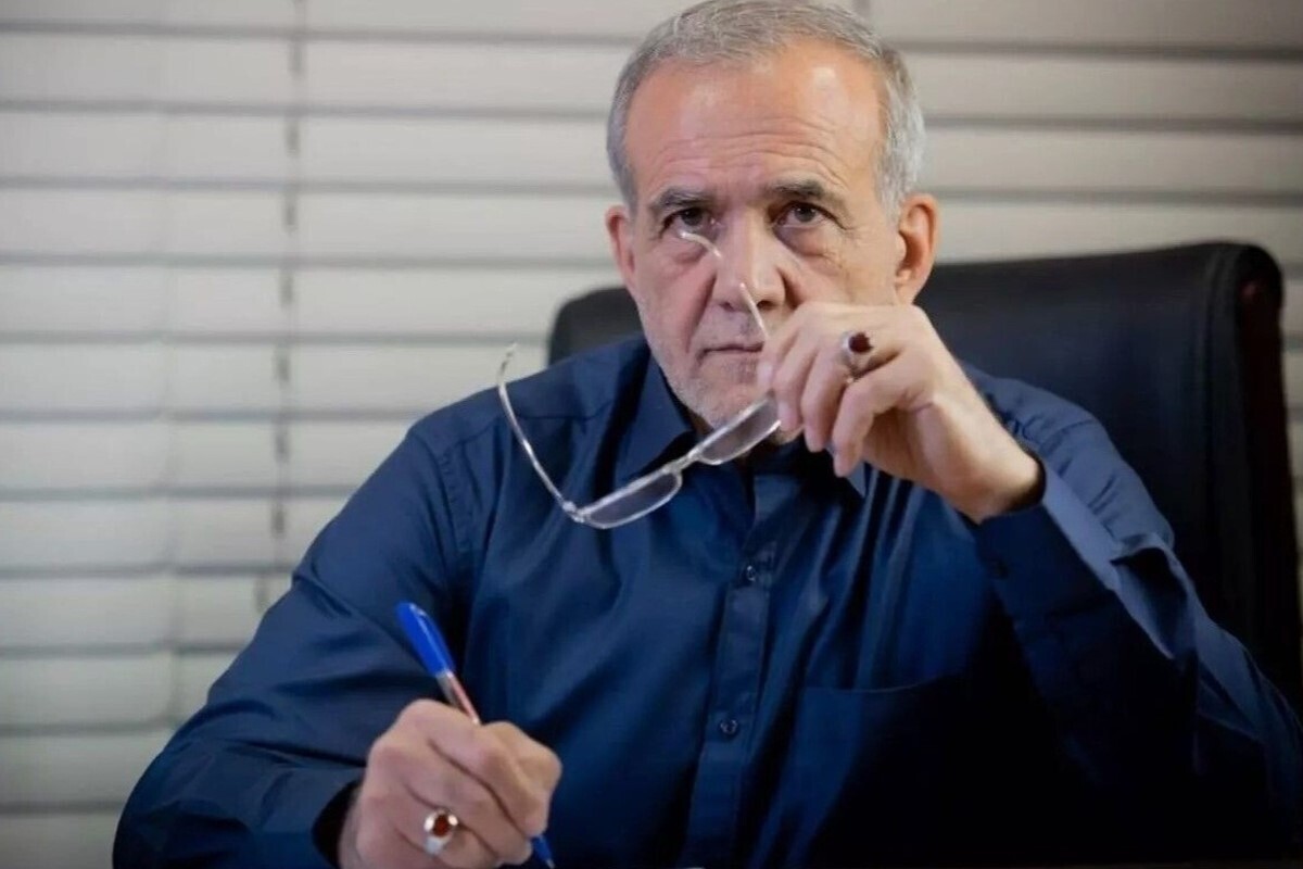 عضو کارگروه تعیین وزیر نفت دولت چهاردهم مدعی شد: به دستور رئیس جمهور تمام مصوبات ۲۵ روز گذشته دولت معلق شد و تمام انتصابات و استخدامی‌های این مدت باطل اعلام شد.