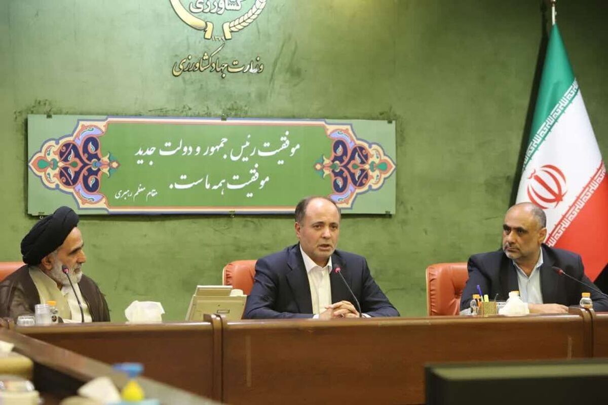 غلامرضا نوری قزلجه به دنبال کسب رای اعتماد مجلس، راهی وزارت جهاد کشاورزی شد و ضمن ملاقات با مسئولان در نشستی گزارش بخشی از رویدادهای وزارتخانه را دریافت کرد.
