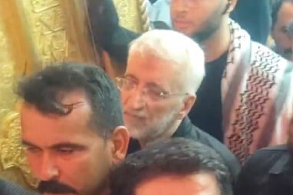 تصاویری از حضور سعید جلیلی در حرم حضرت امیرالمؤمنین(ع) و شرکت در راهپیمایی اربعین حسینی را ببینید.