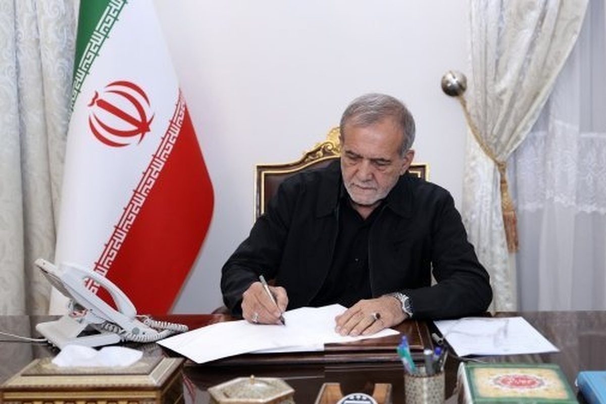رئیس‌جمهور با صدور احکامی جداگانه، رئیس سازمان حفاظت محیط زیست و معاون حقوقی خود را منصوب کرد.