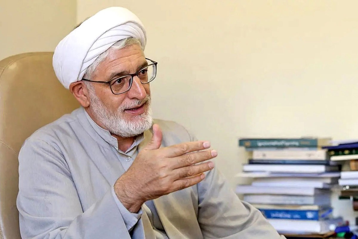 کتاب «پیامبری و قرارداد» شامل درس گفتار‌های حجت‌الاسلام‌والمسلمین داوود فیرحی است.