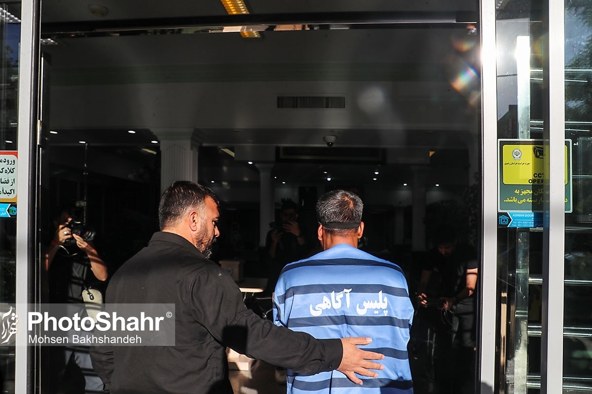 سارق بانک با حضور در محل وقوع جرم از چگونگی انجام سرقت و فرار خود از بانک در مشهد می‌گوید.
