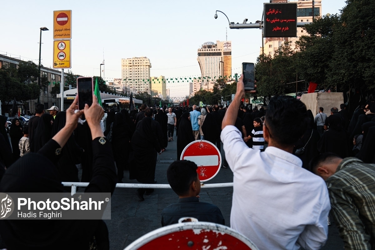 رئیس پلیس راهور مشهد گفت: درپی افزایش تعداد زائران و ازدحام جمعیت در مشهد به‌مناسبت عزاداری‌های پایان ماه صفر، خیابان اندرزگو این شهر کاملاً مسدود شد.