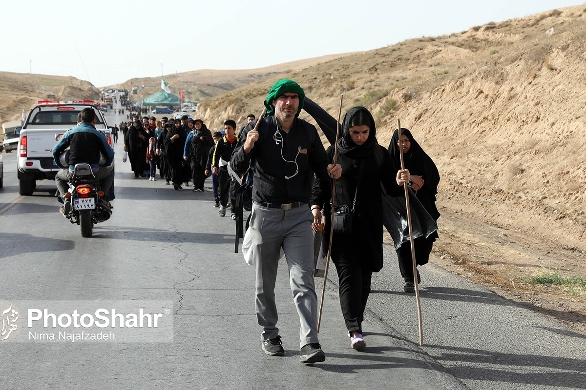 قدم‌های استوار و عاشق ایران به سوی ولی نعمتشان گام بر می‌دارند تا در زمره دلدادگان امام مهربانی‌ها نامشان نگاشته شود.
