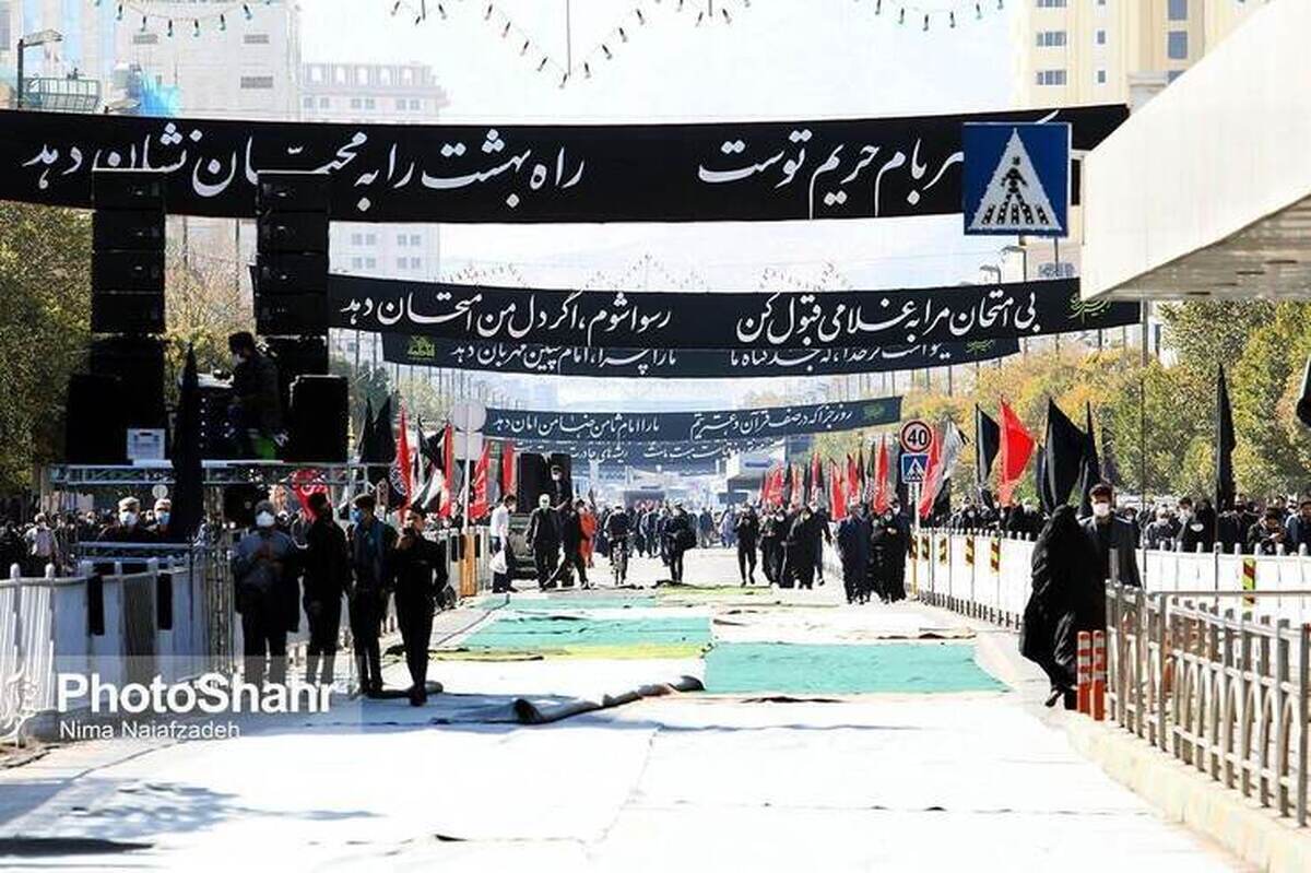 پذیرایی از میهمانان امام رضا علیه السلام در دهه آخر صفر در مشهد یعنی ارائه خدمت به بیش از ۷ میلیون زائر و انجام این کار تنها با همکاری و هماهنگی تمام شهروندان و البته نهادهای خدمت‌رسان امکان پذیر است.