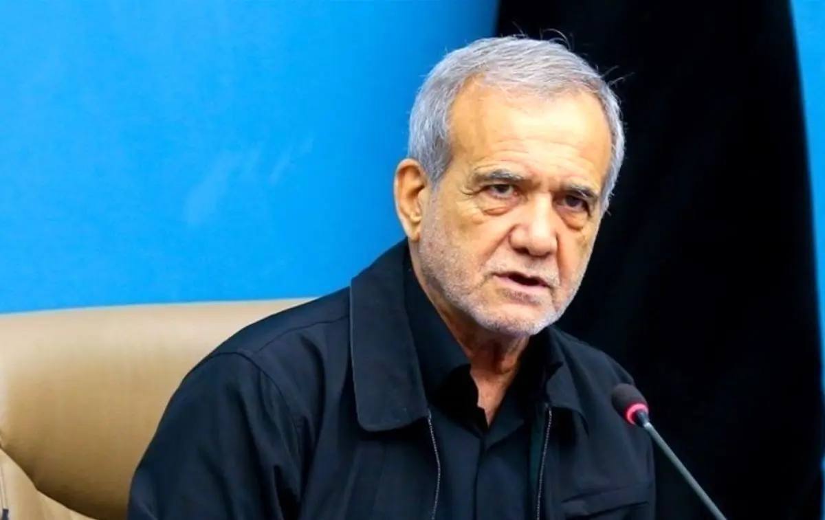 امروز سه شنبه ۱۳ شهریور، در آستانه سالروز شهادت امام رضا (ع) مسعود پزشکیان، رئیس جمهور دقایقی پیش عازم مشهد مقدس شد.  