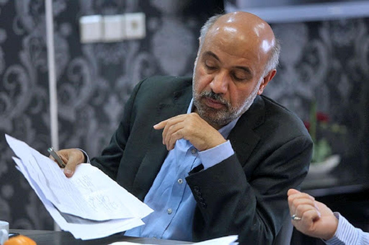 وزیر کار درباره دستمزد کارگران گفت: کارگران برای دریافت دستمزد بیشتر و کارفرمایان برای پرداخت دستمزد کمتر چانه‌زنی می‌کنند، اما درکی که از بهره‌وری نیروی انسانی و نقش کارگران در بهره‌وری داریم ما را به این سو می‌کشاند که به هر دو طرف مسئله نگاه کنیم.