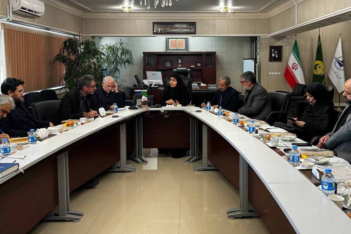 وزیر راه و شهرسازی در مشهد گفت: از آنجا که توسعه فرودگاه بین‌المللی مشهد در ارتقای جایگاه بین‌المللی ایران اهمیتی دوچندان دارد؛ باید مسیر هوشمندسازی این فرودگاه تسریع پیدا کند.