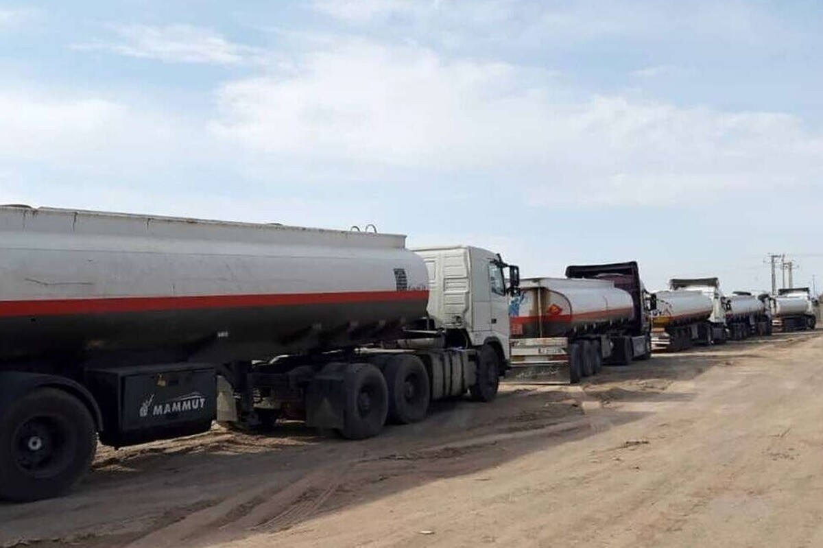 برخی از رانندگان کامیون‌های ترانزیتی و خودرو‌های سنگین ایرانی در مرز دوغارون تایباد به‌علت وجود محدودیت‌ها و مشکلات متعدد در گمرک اسلام‌قلعه افغانستان از جابه‌جایی بار به این کشور خودداری می‌کنند.