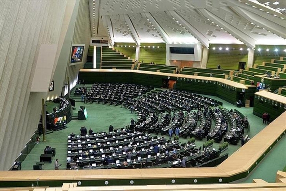 سخنگوی کمیسیون امور داخلی و شوراهای مجلس شورای اسلامی از بررسی تشکیل سازمان ملی اقامت در کمیسیون خبر داد.