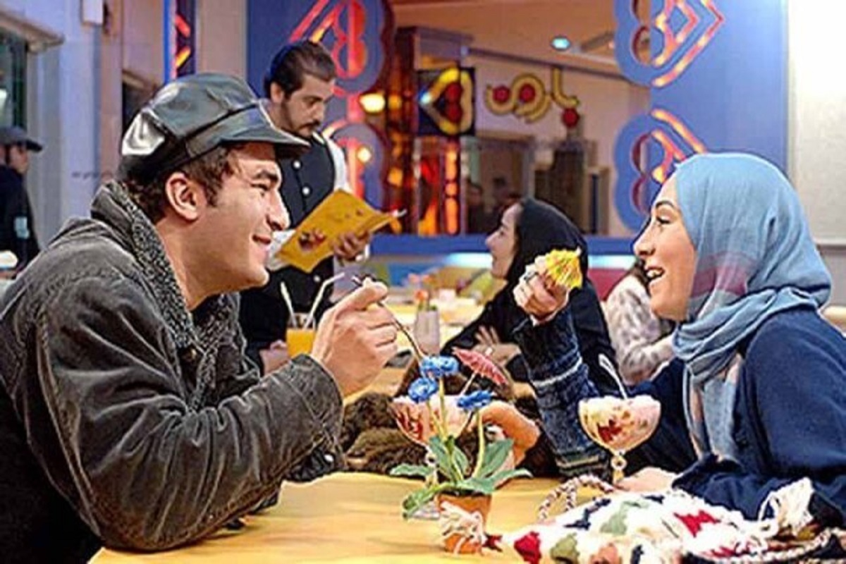 شبکه تهران سیما سریال طنز «زندگی به شرط خنده» را روی آنتن می‌برد.