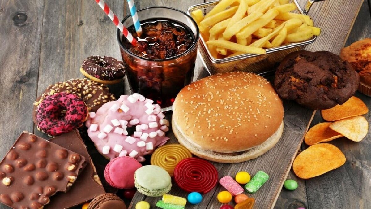 رعایت نکات تغذیه‌ای اهمیت فراوانی دارد و باید مراقب میزان مصرف مواد غذایی بود تا سلامت بدن‌ تامین شود. متخصصان تاکید دارند همیشه زیاد مصرف کردن بهتر نیست، گاهی اوقات زیاده‌روی در مصرف برخی گزینه‌های غذایی سالم نیز به بدن آسیب زیادی وارد می‌کند.