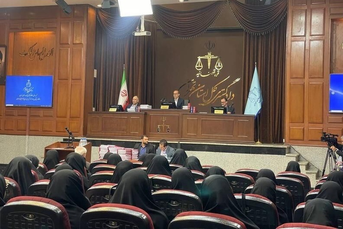 دادگاه رسیدگی به پرونده محاکمه آمران و عاملان ترور سردار شهید سپهبد حاج قاسم سلیمانی صبح امروز شنبه ۱۷ شهریور در مجتمع قضایی امام خمینی (ره) برگزار شد.