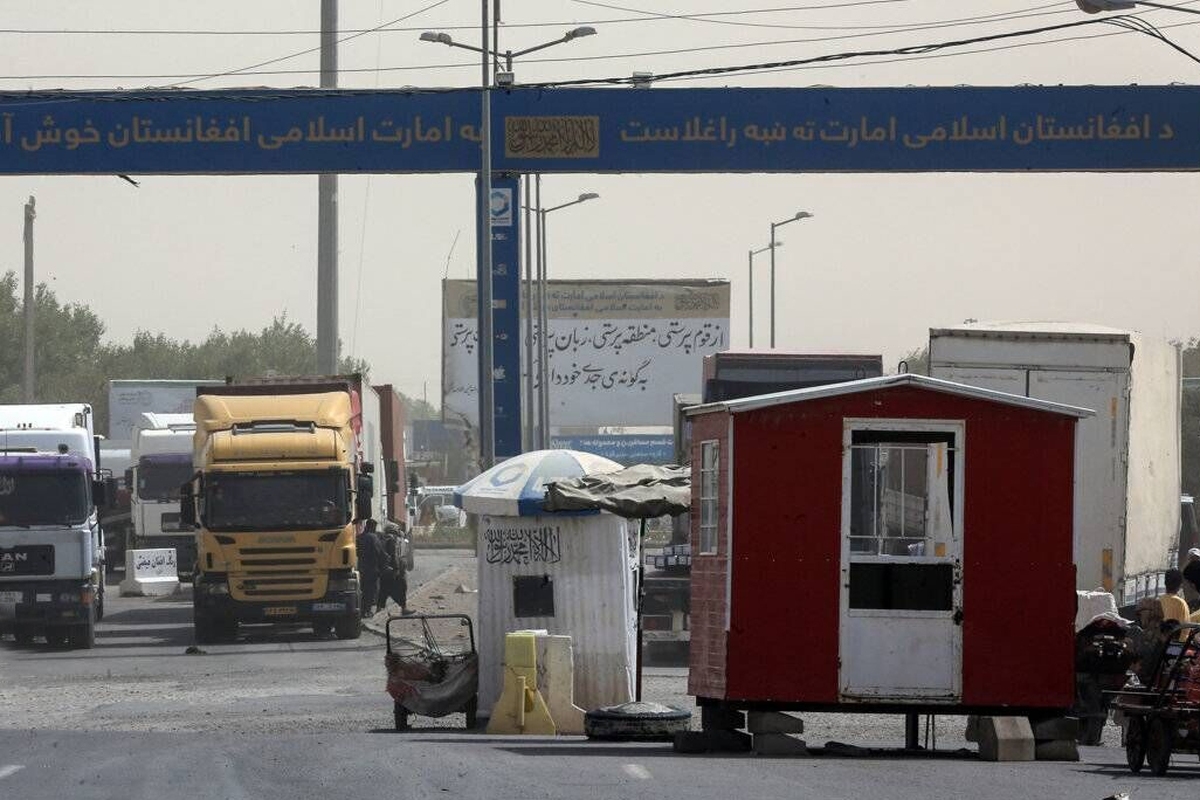 معاون هماهنگی امور اقتصادی استانداری خراسان‌رضوی گفت: زمینه بازگشت ۷۰۰ دستگاه ناوگان باری ایرانی که پیش از این در گمرک اسلام‌قلعه افغانستان منتظر ورود به کشور بودند، فراهم شده است و تاکنون ۵۰۰ دستگاه از این ناوگان به کشور بازگشته‌اند.