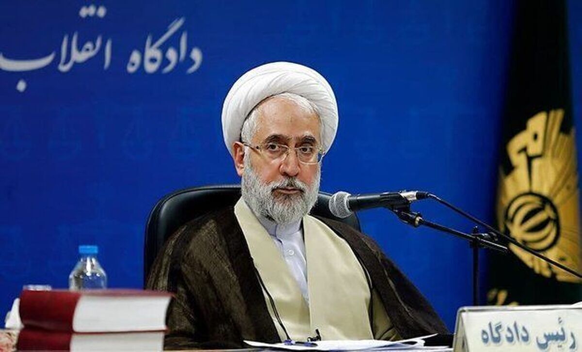 دادستان کل کشور با بیان اینکه اقدامات زیادی در خصوص بی‌حجابی یا بدحجابی انجام شده اما باز هم هست و تعطیل نشده است، گفت: مکرراً گفتیم بحث اقدام قضایی، پایان خط است و ابتدا باید از طریق ارشاد و نهی‌ازمنکر اقدام شود؛ هیچ‌کس حق ندارد در خیابان با کسی برخورد فیزیکی داشته باشد.