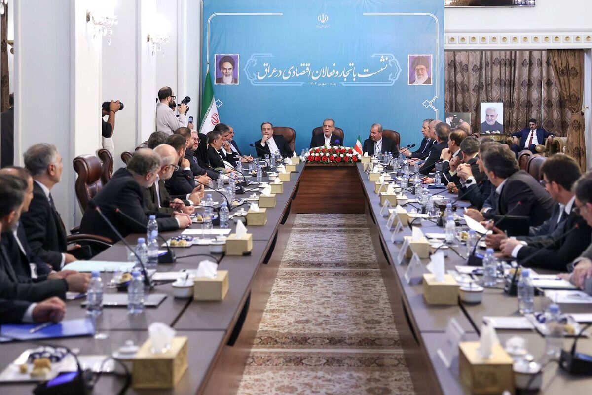 رئیس جمهور یکی از اهداف اصلی سفر خود به عراق را تسهیل مسیر فعالیت بازرگانان و تولیدکنندگان ایرانی برشمرد و گفت: در دیدار‌ها و رایزنی‌های صورت گرفته با مقامات ارشد عراق، توافق کردیم که یک کارگروه تخصصی برای تدوین برنامه راهبردی جامع بلندمدت توسعه روابط میان دو کشور تشکیل شود.