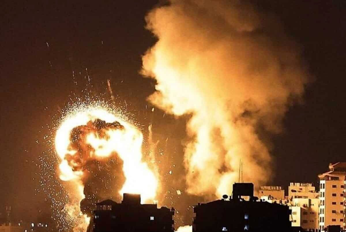 منابع خبری لبنان جمعه شب از حمله شدید ارتش اشغالگر صهیونیستی در جنوب این کشور خبر دادند.