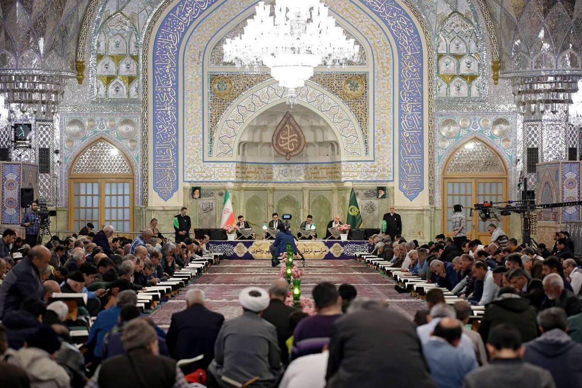 هم زمان با آغاز امامت حضرت مهدی (عج) نوای دلنشین قرآن در حرم مطهر رضوی طنین‌انداز شد و قاریان قرآن این آستان مقدس با برپایی محفل قرآنی، این مناسبت فرخنده را جشن گرفتند.